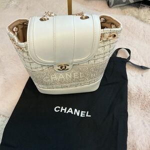 Tracy’s Bundle Deal 4 cc winter fashion scarfs and 2 Chanel bucket backpack